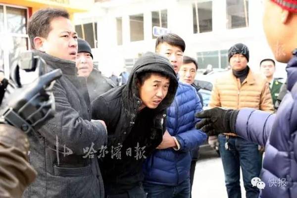 澳彩77749.cσm查询开奖和银行抢劫案嫌犯落网与银行抢劫案嫌犯落网怎么处理