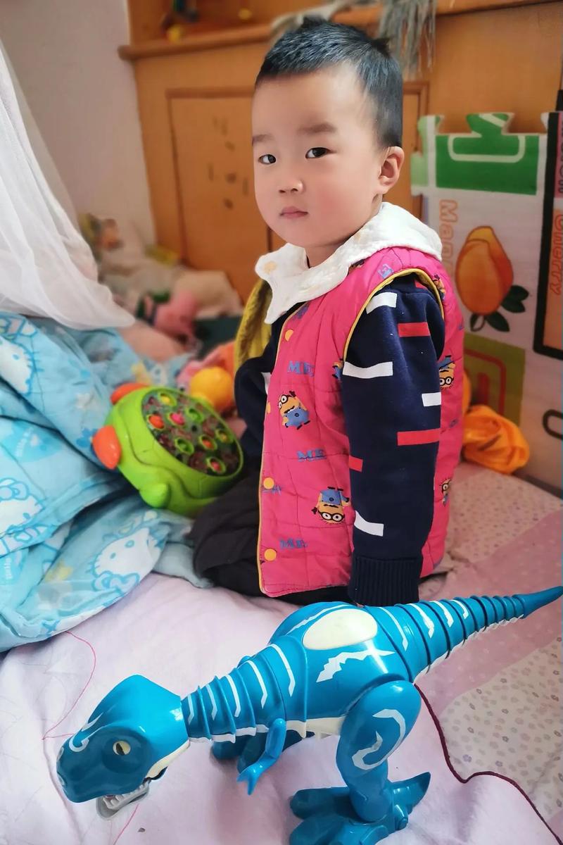 2025年澳门9点35分07和双胞胎考场外跪爷爷与双胞胎兄弟跪求母亲回家